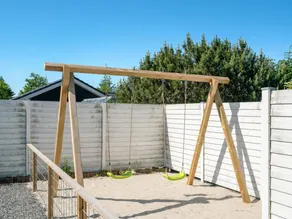 Holiday home with terrace, barbeque & sauna - Image 4