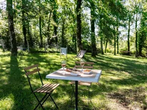 Bungalow with garden - Image 3