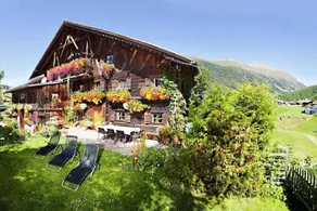 Holiday home with barbecue, terrace & garden - Image 3