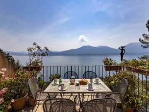 Fully equipped spacious apartment with garden & pool | Lake view - Image 2