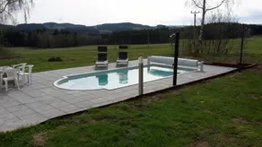 Casa con terraza, jardín y piscina privada - Image 2
