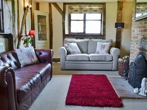 Cottage with terrace, barbecue & hot tub | River view - Image 4