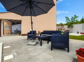 Comfy Holiday Home In Smoljanci With Private Terrace - Image 3