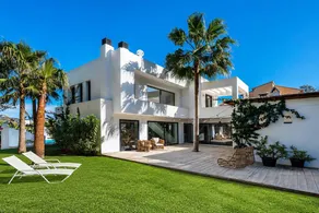 Casa con terrazza, giardino e piscina privata - Image 2