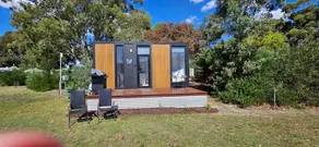 Sweet Tiny House with Beautiful Hiking Trails in Victoria - Image 2