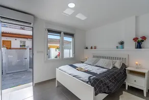 Holiday apartment with terrace & garden - Image 4