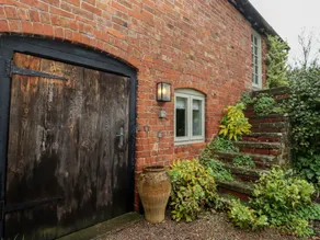 Cottage with garden - Image 2