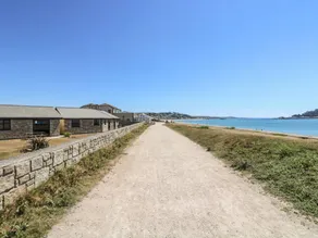Child-friendly cottage with garden | Next to the beach - Image 3