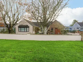 Family-friendly cottage with garden - Image 2