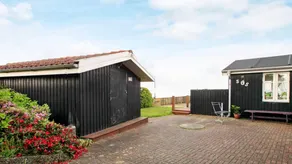 Holiday home with terrace - Image 5