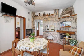 Villa 'Rosmarino' with Mountain View, Wi-Fi and Air Conditioning - Image 2