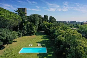 Château avec barbecue, piscine et jardin - Image 2