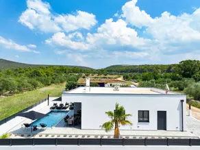 House with barbeque, terrace & private pool | Sea view - Image 4