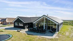House with pool, BBQ & garden - Image 2