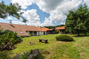 Holiday apartment with garden & private pool - Image 2