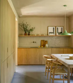 Casa vacacional apropiada para familias con terraza y jardín - Image 5