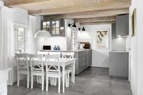 Children-friendly holiday home with terrace & barbecue - Image 5