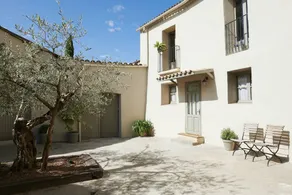 Holiday home with terrace, garden & barbecue - Image 4