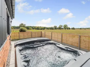 Cottage adapté aux familles avec jardin, barbecue et jacuzzi | Avec animaux bienvenus - Image 2