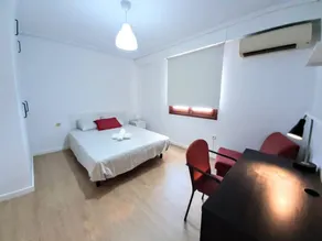 Atractiva habitación en casa de familia - Image 3
