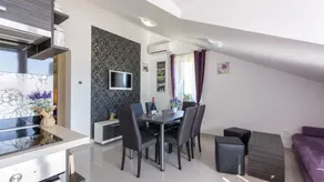 Flat with terrace - Image 3