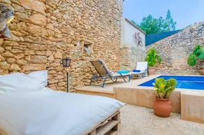 Villa with barbecue, private pool & terrace - Image 2