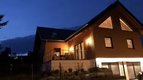 Casa adatta alle famiglie con griglia, terrazza e giardino - Image 4