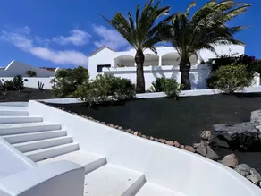 Villa mit Garten und Terrasse | Bergblick - Image 3