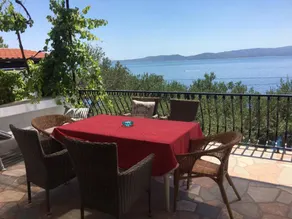 House with barbecue & terrace - Image 2