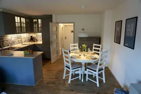 Holiday apartment with garden & terrace - Image 4