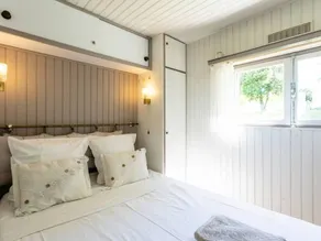 Bungalow with garden - Image 4