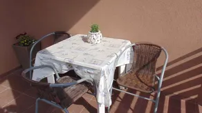 Holiday apartment with garden - Image 5