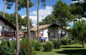 Village vacances adapté aux familles avec terrasse, jardin et piscine | Avec animaux admis - Image 3