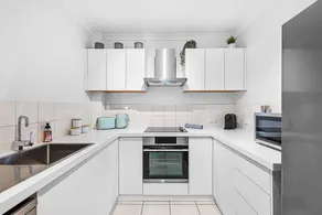 Spacious Homely Apartment Close to Everything - Image 5