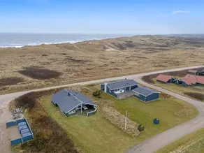 Family-friendly holiday home with terrace & sauna | Lake view | Next to the beach | Pets are welcome - Image 3