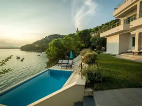 Holiday home with private pool, barbeque & terrace - Image 2