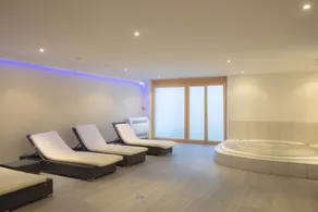 Flat with sauna & hot tub | Mountain view - Image 4