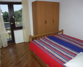 Flat with barbecue, garden & terrace - Image 2