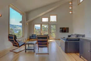 Holiday home with terrace & jacuzzi | City view - Image 5