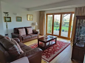 Family-oriented cottage with garden - Image 3