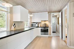 Holiday home with barbecue, jacuzzi & terrace - Image 4