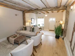 Cottage with garden & terrace - Image 3