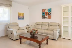 Villa con piscina, griglia e giardino | Vista sul giardino - Image 4