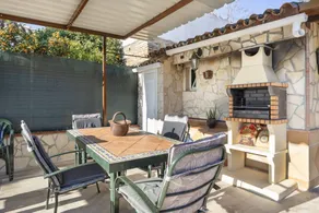 Ferienhaus mit privatem Pool, Terrasse und Garten | Stadtblick | Perfekt für die Arbeit von Zuhause - Image 3