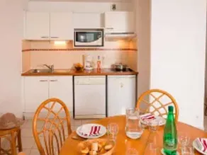 Appartement avec piscine - Image 4
