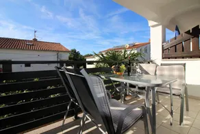 Holiday apartment with garden, barbecue & private pool | Garden view - Image 2