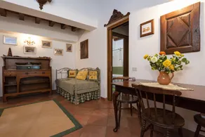 Agriturismo La Rombaia: Appartamento/Apartment La Pesa (2 adults 1 child under 12) - Image 2