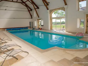 Cottage with private pool, barbecue & sauna - Image 2