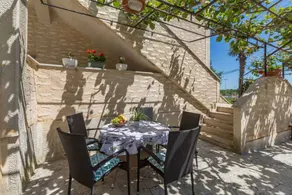 Flat with 2 rooms for 5 persons - Image 3