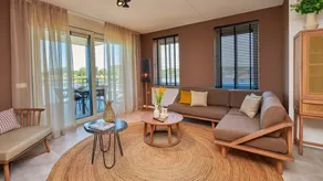 Apartment with terrace & pool - Image 5